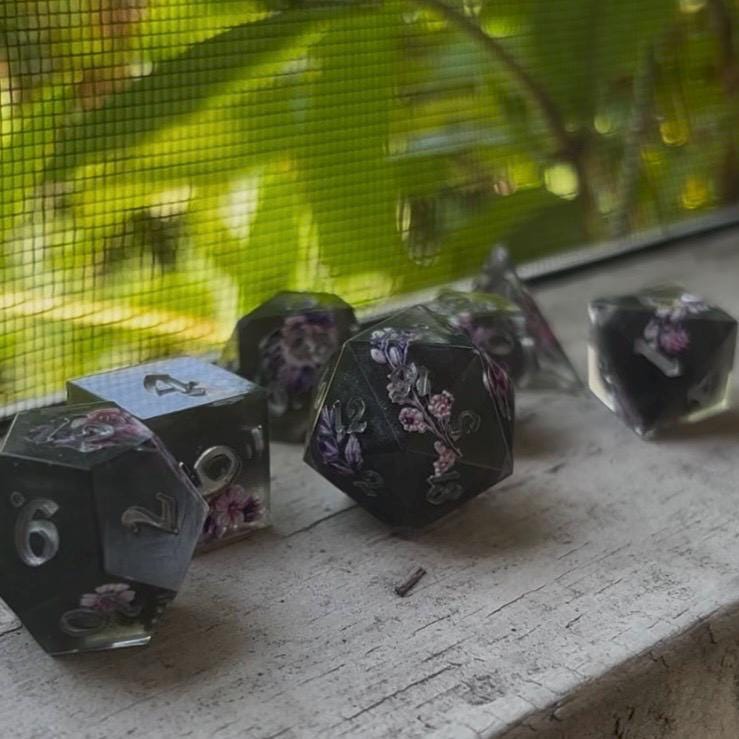 Purple Flowers 7 Piece Resin Dice Set DND