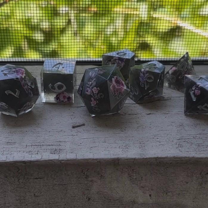Purple Flowers 7 Piece Resin Dice Set DND