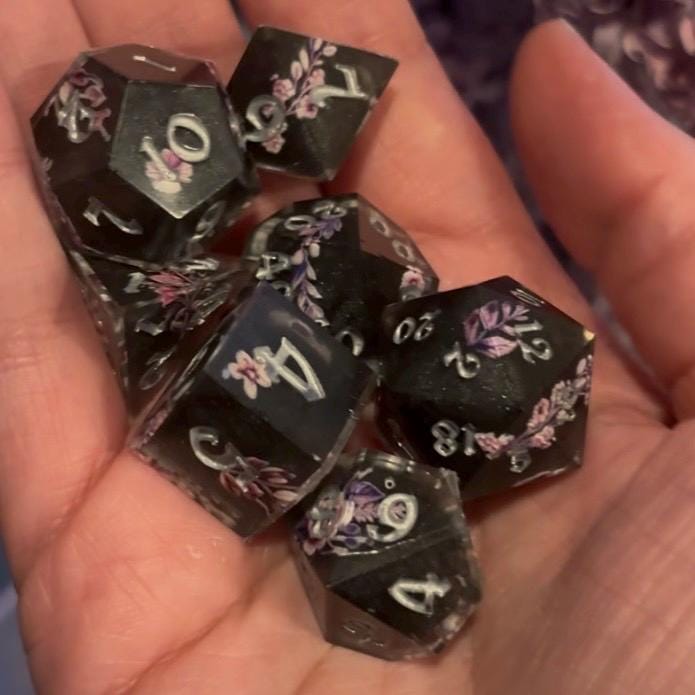 Purple Flowers 7 Piece Resin Dice Set DND